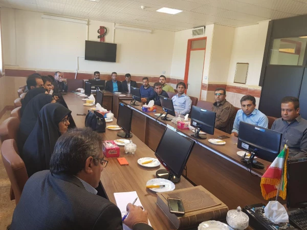 نشست صمیمی نیروهای شرکتی دانشگاه فرهنگیان استان با دکتر هاشمی 8