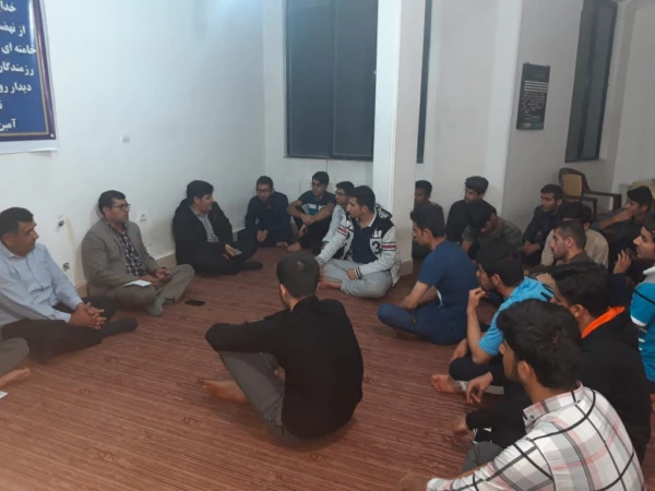 دیدار و نشست صمیمی رئیس دانشگاه با دانشجویان 5