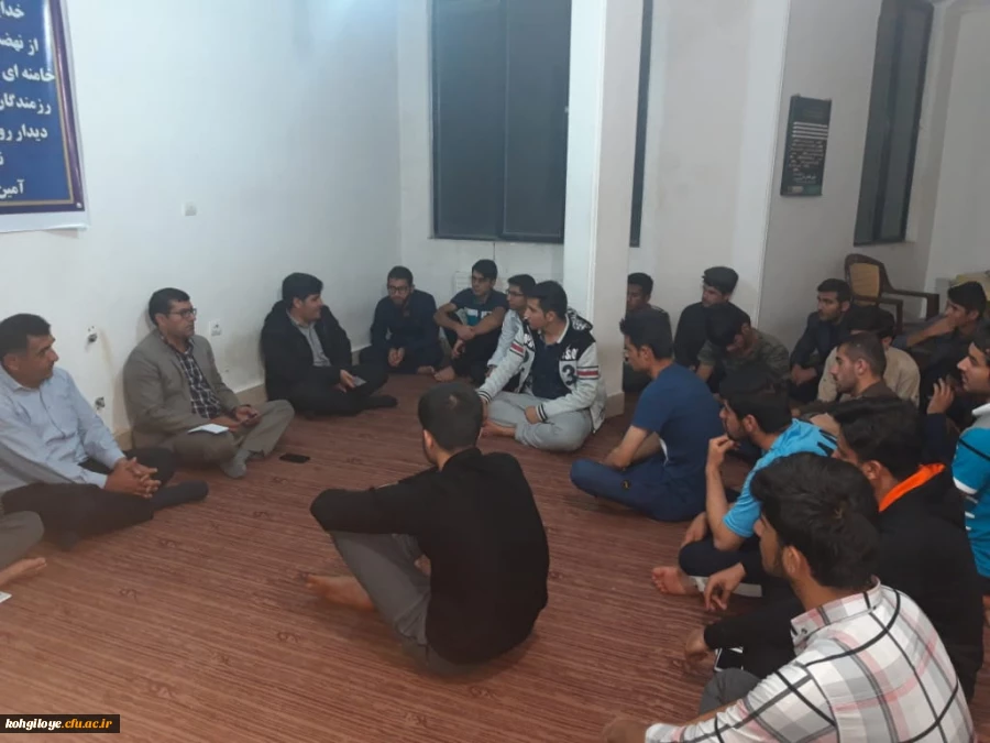 دیدار و نشست صمیمی رئیس دانشگاه با دانشجویان 5