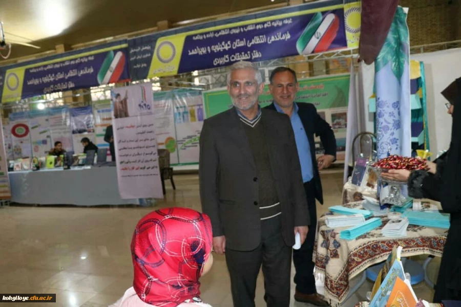 بازدید مسئولان استانی از غرفه دستاوردهای پژوهشی دانشگاه فرهنگیان استان 3