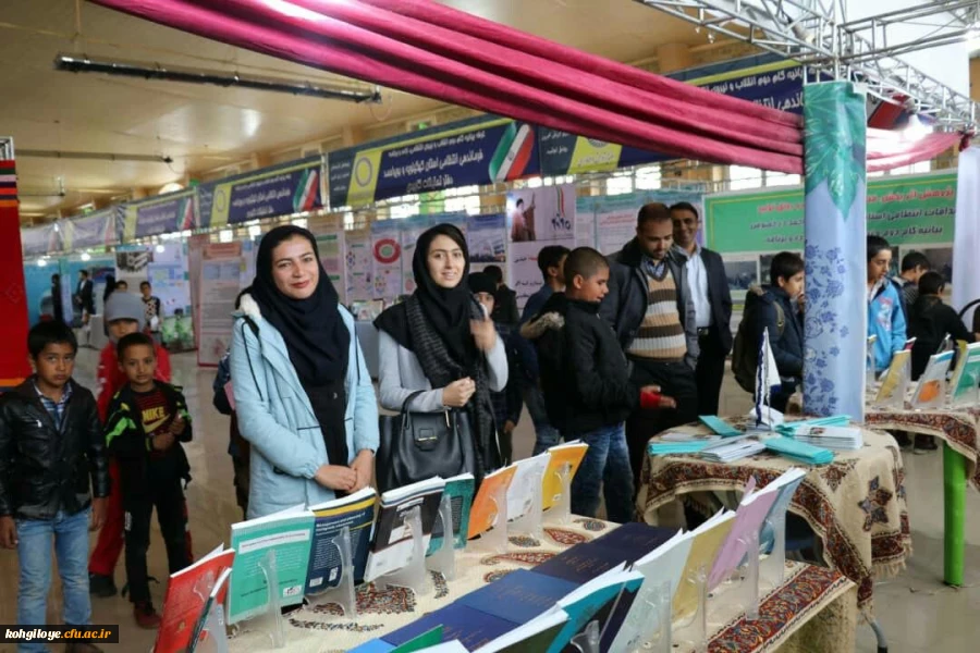 بازدید مسئولان استانی از غرفه دستاوردهای پژوهشی دانشگاه فرهنگیان استان 4