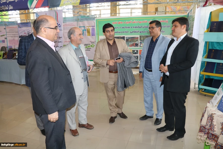 بازدید مسئولان استانی از غرفه دستاوردهای پژوهشی دانشگاه فرهنگیان استان 7