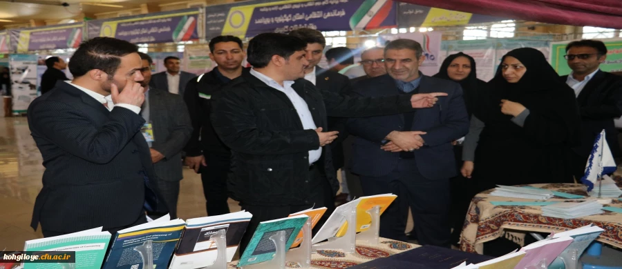 بازدید آیت الله ملک حسینی و استاندار از غرفه دانشگاه فرهنگیان 2