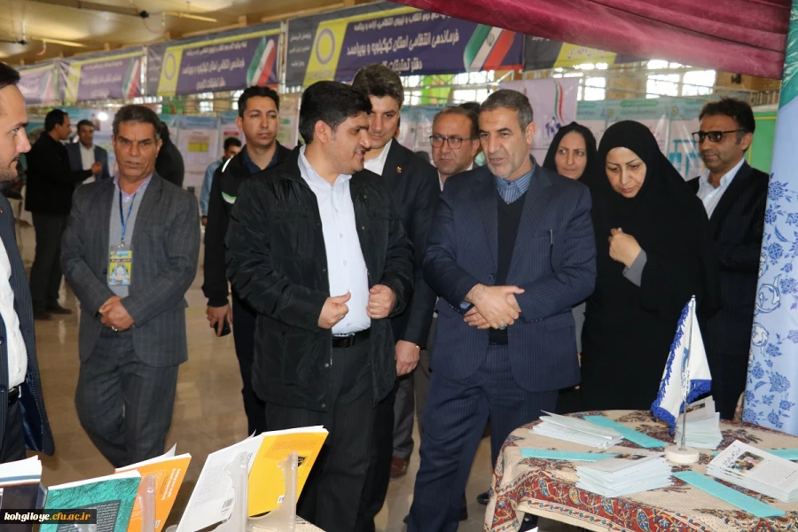بازدید آیت الله ملک حسینی و استاندار از غرفه دانشگاه فرهنگیان 4