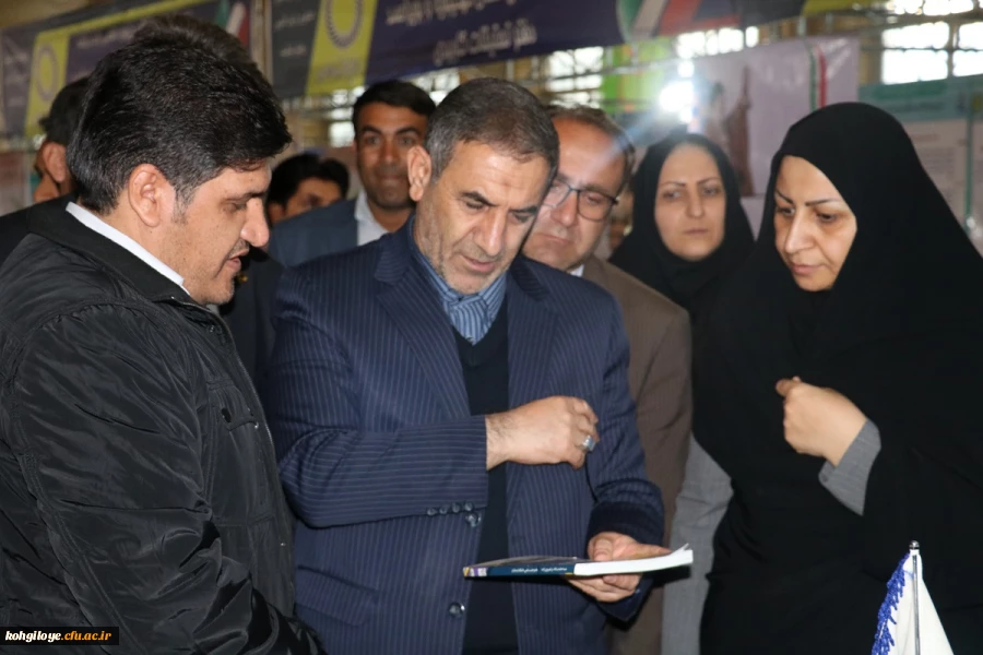 بازدید آیت الله ملک حسینی و استاندار از غرفه دانشگاه فرهنگیان 5