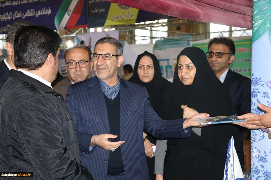 بازدید آیت الله ملک حسینی و استاندار از غرفه دانشگاه فرهنگیان 6