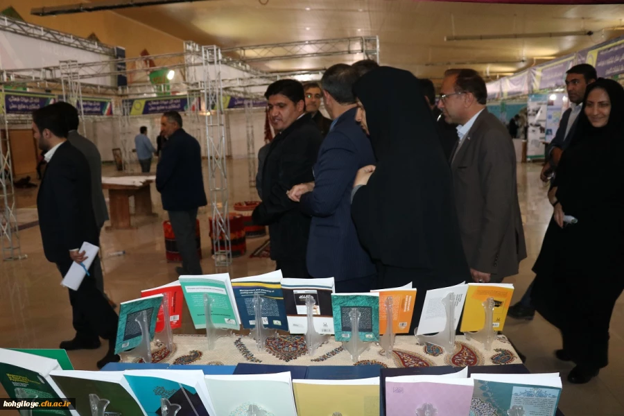 بازدید آیت الله ملک حسینی و استاندار از غرفه دانشگاه فرهنگیان 7