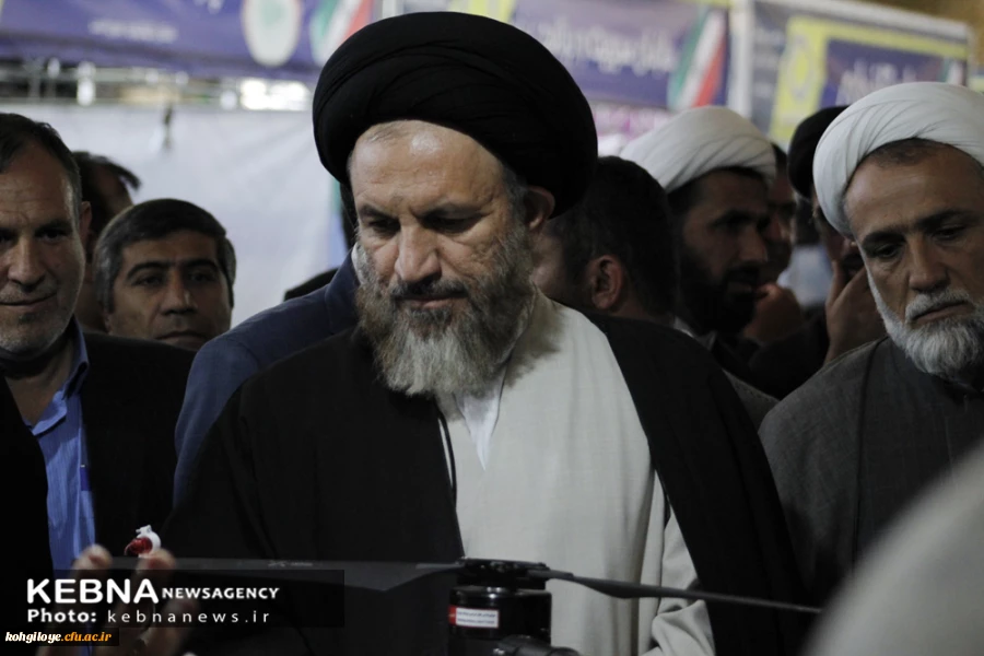 بازدید آیت الله ملک حسینی و استاندار از غرفه دانشگاه فرهنگیان 8