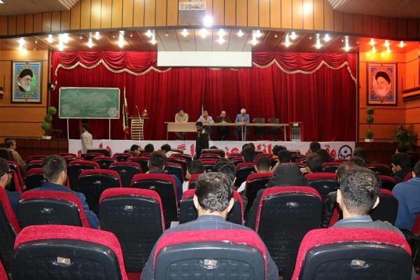 جلسه پرسش و پاسخ دانشجویان پردیس شهید ایزدپناه با مسئولان دانشگاه 8