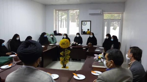 تجلیل از بانوان شاغل در دانشگاه فرهنگیان استان  8