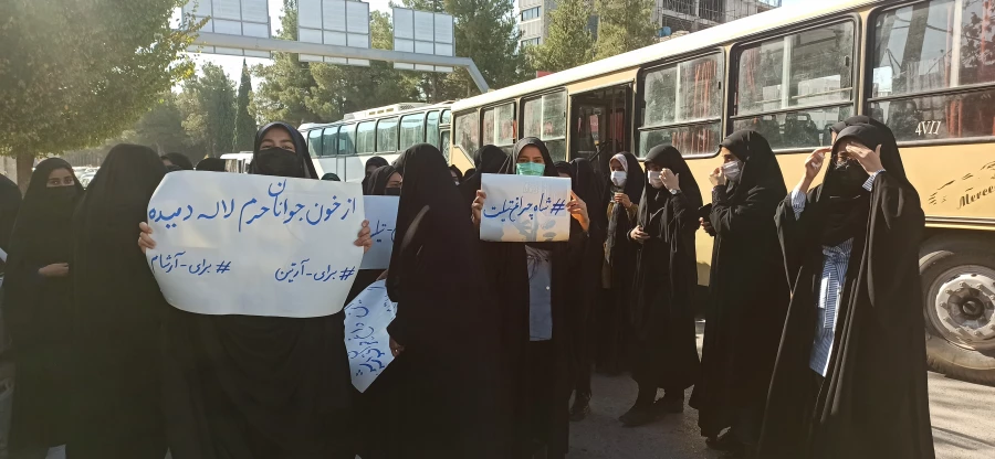 حضور اساتید، دانشجویان و کارکنان  پردیس کوثر یاسوج در مراسم وداع با شهدای حادثه تروریستی در حرم شاهچراغ (ع) 2