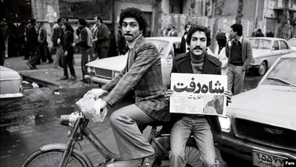 26 دی ماه سالروز فرار شاه خائن از کشور و فراهم شدن زمینه استقلال کشور گرامی باد. 2