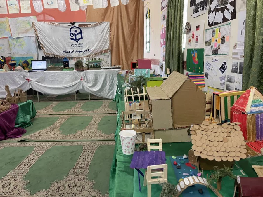 نمایشگاه دست ساخت های دانش آموزان 4