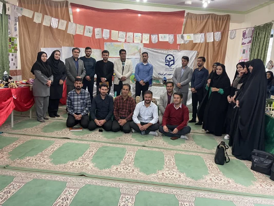 نمایشگاه دست ساخت های دانش آموزان 6