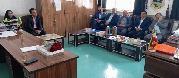 تقدیر از مدیران و معلمان راهنمای مدارس مجری کارورزی  2