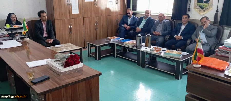 تقدیر از مدیران و معلمان راهنمای مدارس مجری کارورزی  2