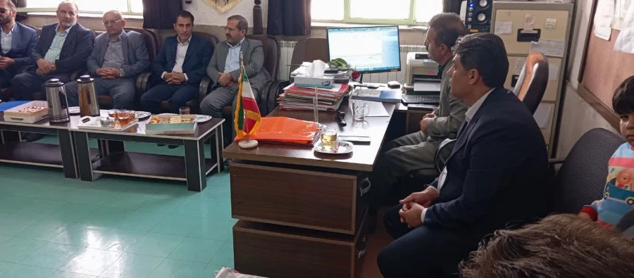 تقدیر از مدیران و معلمان راهنمای مدارس مجری کارورزی  5