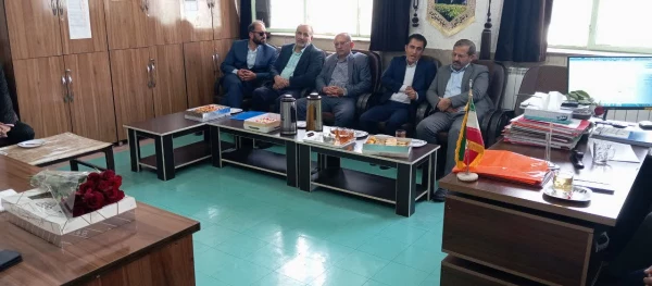 تقدیر از مدیران و معلمان راهنمای مدارس مجری کارورزی  6