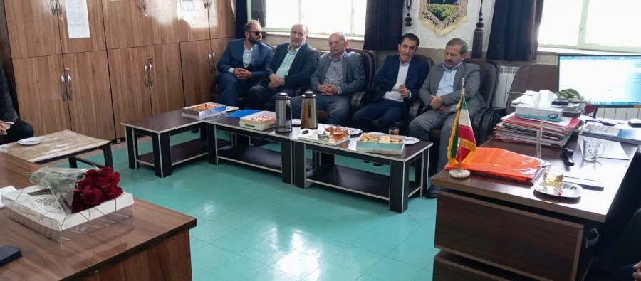 تقدیر از مدیران و معلمان راهنمای مدارس مجری کارورزی  6