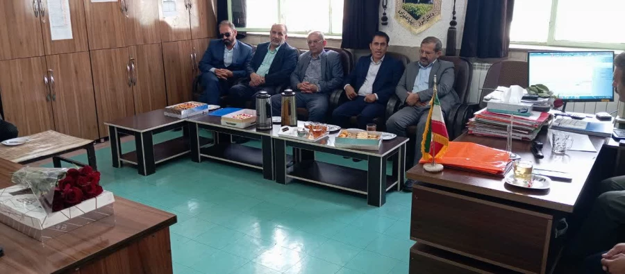 تقدیر از مدیران و معلمان راهنمای مدارس مجری کارورزی  7