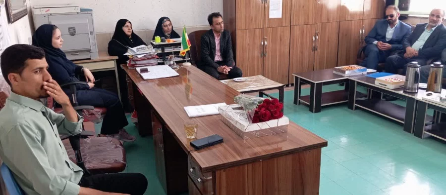 تقدیر از مدیران و معلمان راهنمای مدارس مجری کارورزی  10