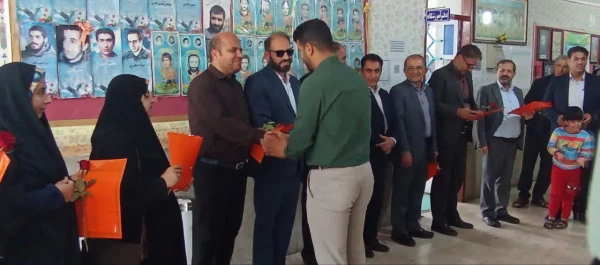 تقدیر از مدیران و معلمان راهنمای مدارس مجری کارورزی  12