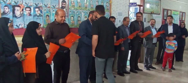 تقدیر از مدیران و معلمان راهنمای مدارس مجری کارورزی  13