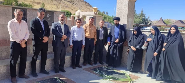 حضور مدیر امور پردیس های استان کهگیلویه و بویراحمد در گلزار شهدای روستای امیرآباد دشتروم  2