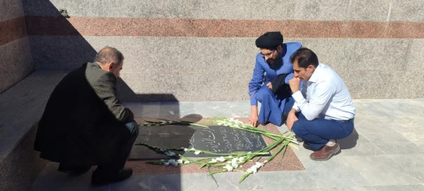 حضور مدیر امور پردیس های استان کهگیلویه و بویراحمد در گلزار شهدای روستای امیرآباد دشتروم  3