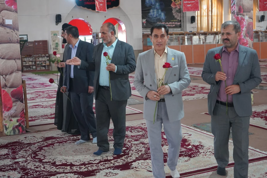 غبارروبی و عطرافشانی گلزار شهدا 5