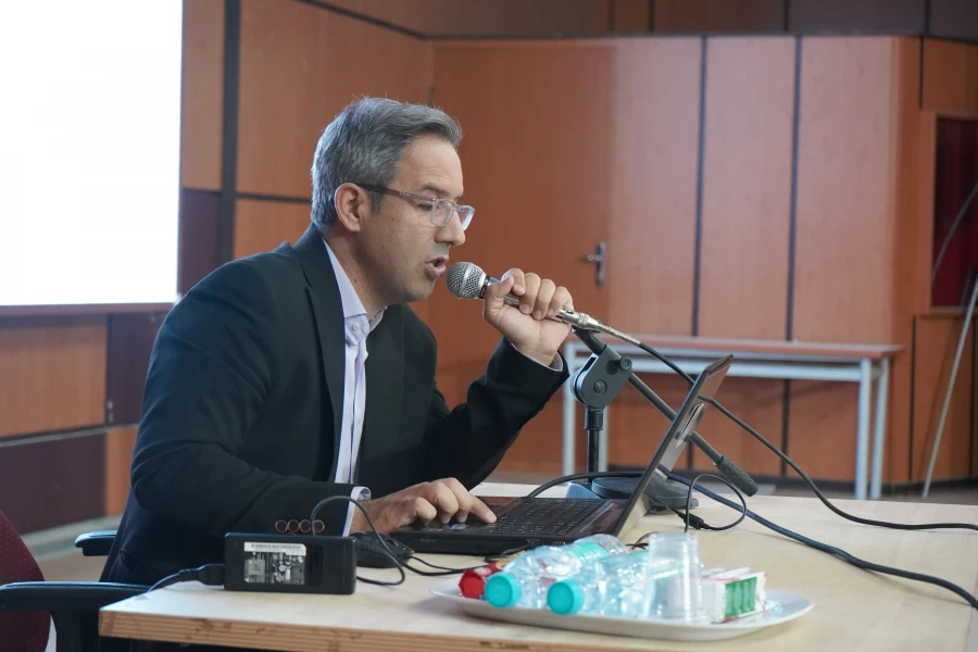 کارگاه آموزشی – توجیهی  اساتید و دانشجویان 8