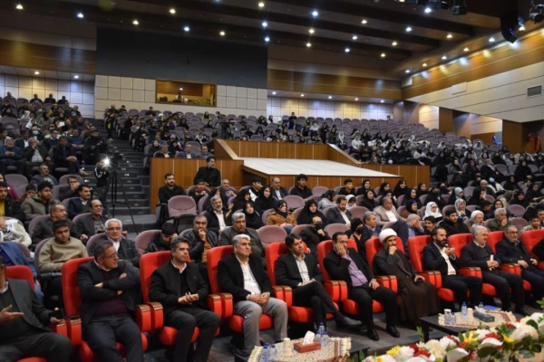  «تجلیل از دانشجویان و دانش آموزان ممتاز شاهد و ایثارگر» 2