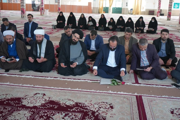مراسم تجلیل از فعالان و خادمان اقامه نماز دانشگاه فرهنگیان کهگیلویه و بویراحمد 7