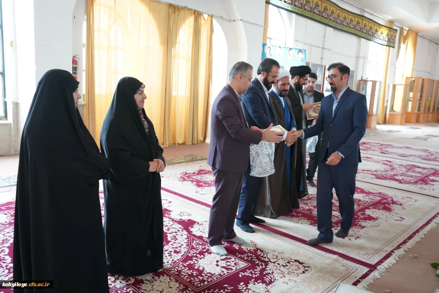 مراسم تجلیل از فعالان و خادمان اقامه نماز دانشگاه فرهنگیان کهگیلویه و بویراحمد 11